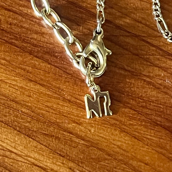 Nina Ricci Gold Heart Pendant Necklace‎ 16” - Picture 2 of 5